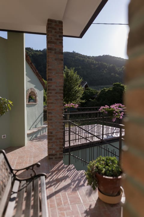 Balcony/Terrace, Mountain view