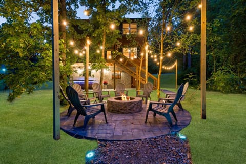 Patio, Night, BBQ facilities