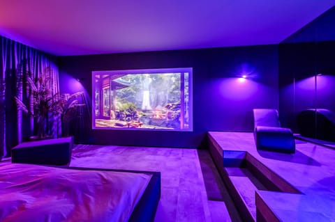 Communal lounge/ TV room, Hot Tub, TV and multimedia