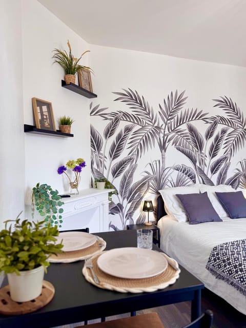 Bed, Living room