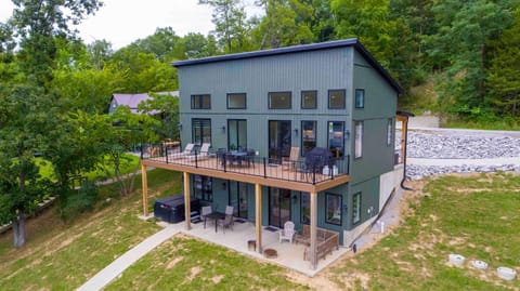 Lakefront Home with Dock - Hot tub - 7 miles to Ark House in Williamstown