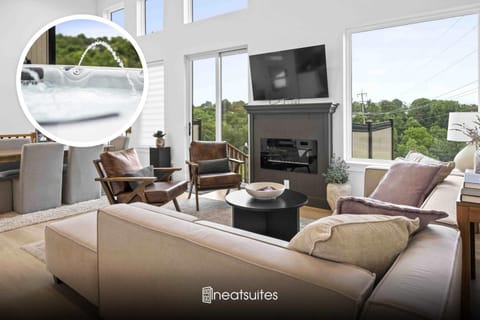 Hot Tub, 3BR for 10, Near Ark, Private Parking House in Williamstown