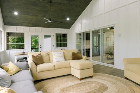 Living room, Seating area, fireplace