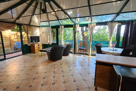 Beautiful loft for 2 with lovely terrace in a quiet location Apartment in Île-de-France