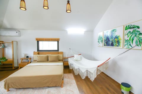 Photo of the whole room, air conditioner