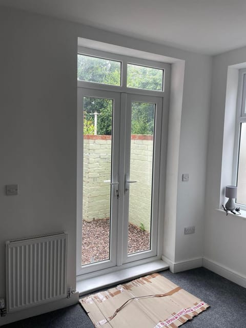 3 Double Bedroom Home-Sleeps 8 - Castle Donnington House in South Derbyshire District