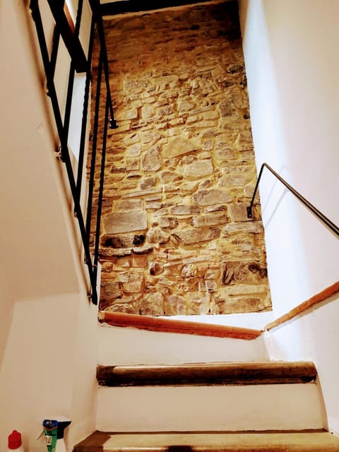 Historic 14th-century apartment in the center of Montaione, Tuscan charm Apartment in Montaione