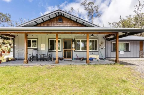 Property building, Patio, Day, Garden, Balcony/Terrace, Garden view