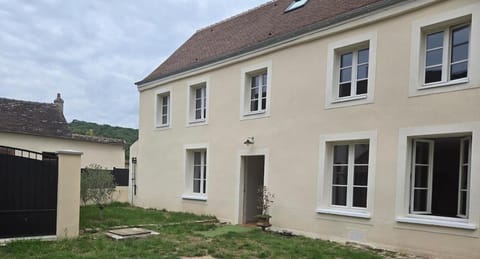 Le Clos Malou cœur de Thomery 3 chambres 1 à 9 pers Apartment in Fontainebleau