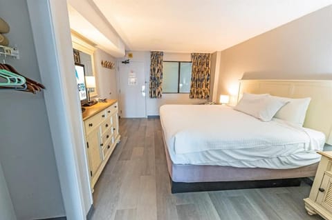 1BR Direct Oceanfront Views Pools, Modern Decor! House in Myrtle Beach