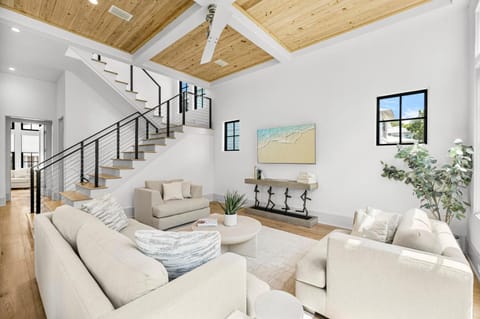 TV and multimedia, Living room, Decorative detail, Seating area