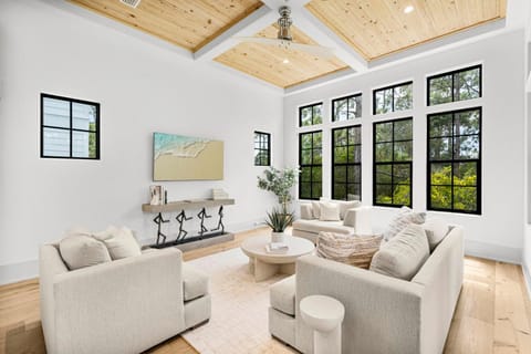 TV and multimedia, View (from property/room), Living room, Seating area