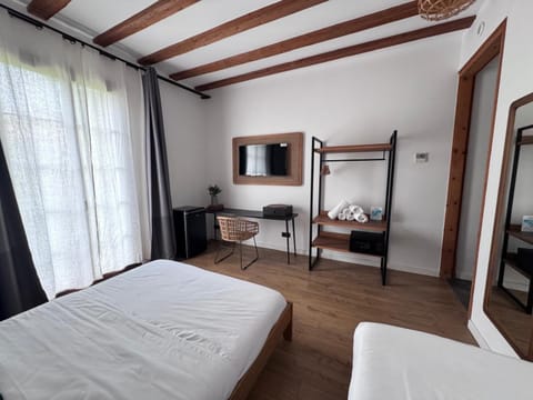 Bed, TV and multimedia, Bedroom, wardrobe