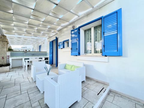Property building, Seating area, Dining area