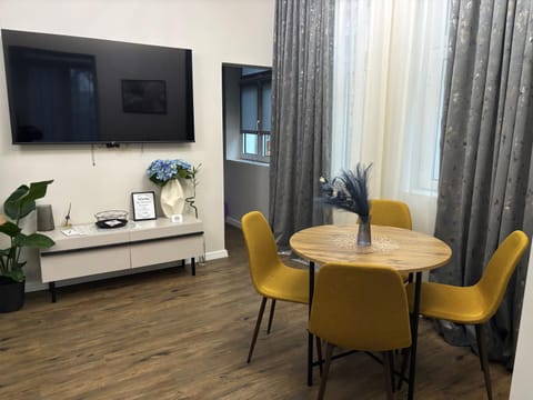 TV and multimedia, Living room, Dining area