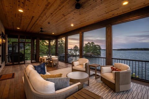 Luxe Lake Martin Home Pool Hot Tub Boat Dock House in Lake Martin