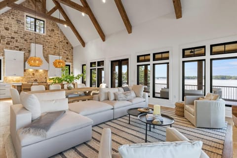 Luxe Lake Martin Home Pool Hot Tub Boat Dock House in Lake Martin