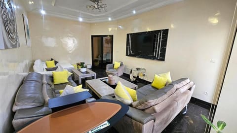 Communal lounge/ TV room, TV and multimedia, Living room, Seating area, Evening entertainment