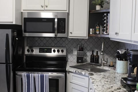 Little Rock - Downtown Comfort, Capital Manor Getaway Apartment in Little Rock