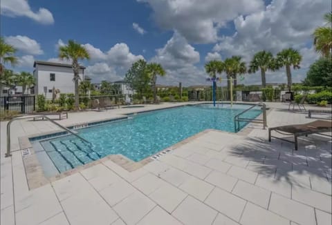 Chic Villa Domani Retreat - 9ppl House in Loughman