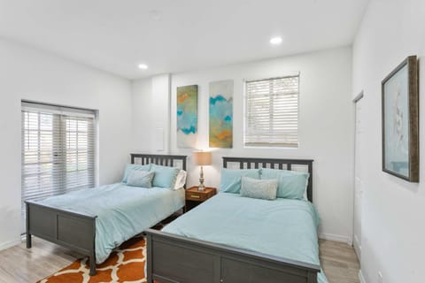 Downtown Escape - For 10 House in Tampa