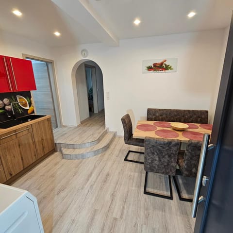 Kitchen or kitchenette, Seating area