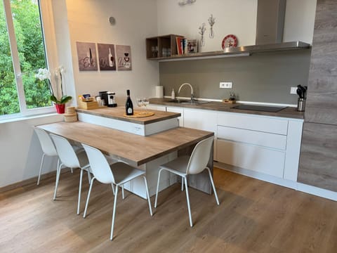 Coffee/tea facilities, Kitchen or kitchenette, Dining area, dishwasher, pet friendly, stove