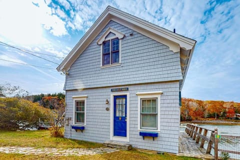 Property building, Day, Natural landscape, Lake view