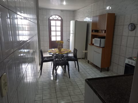 Kitchen or kitchenette, Dining area, oven, stove