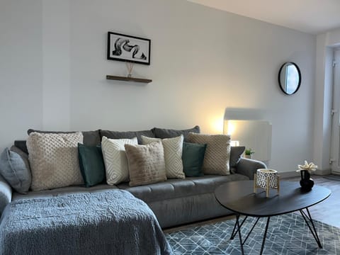 Modern Apartment near Etihad Stadium & C o-op Live Apartment in Manchester