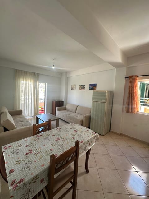 Bed, Kitchen or kitchenette, Living room, Seating area