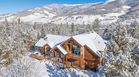Modern Mountain Stay Hot Tub Fire Pit and Views House in Silverthorne