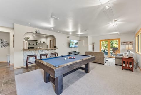 Modern Mountain Stay Hot Tub Fire Pit and Views House in Silverthorne