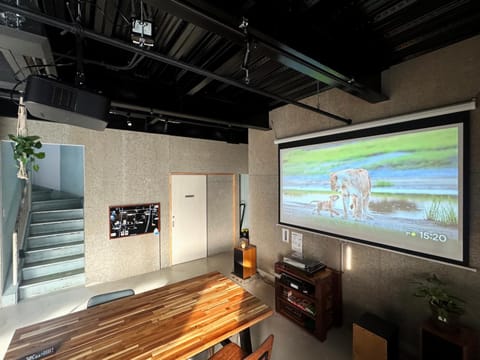 Communal lounge/ TV room, TV and multimedia, air conditioner