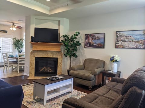 TV and multimedia, Living room, Evening entertainment