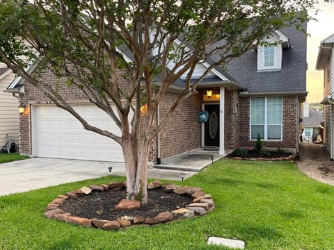 Enchanted April Lake House 3 Bed 2 Bath House in Lake Conroe