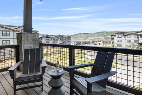 Mayflower Lakeside 204 House in Jordanelle Reservoir