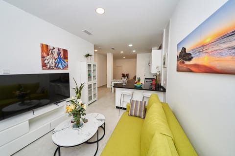Communal lounge/ TV room, TV and multimedia, Living room