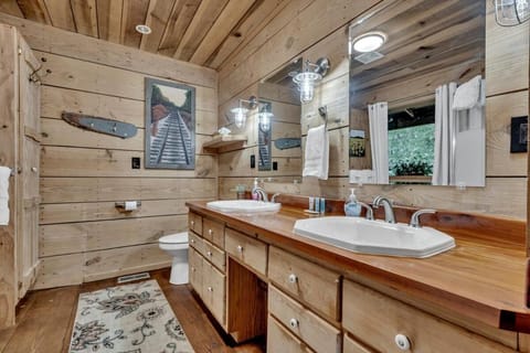 Church Farm Cabin Cabin in Logan Martin Lake