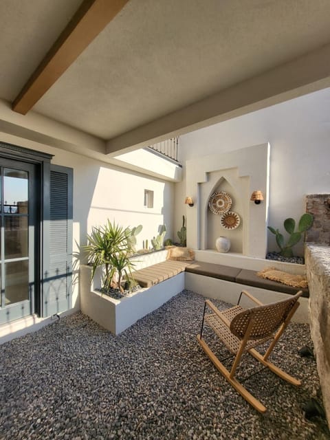 Property building, Seating area