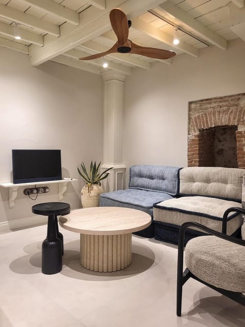 TV and multimedia, Seating area