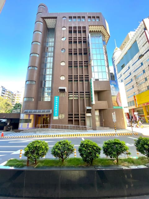 Property building, Location