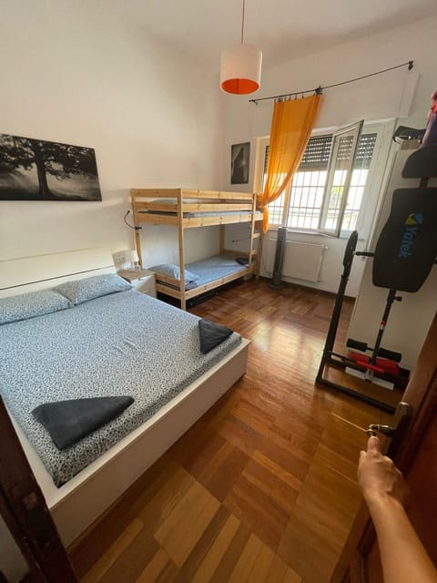 House with Pool, jacuzzi,garden and BBQ next seaside Villa in Sarzana