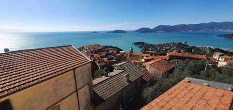 Nearby landmark, Natural landscape, Swimming pool