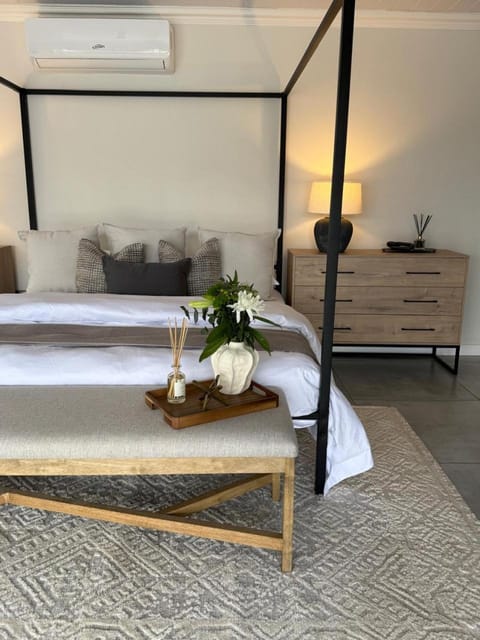 Bedroom, air conditioner