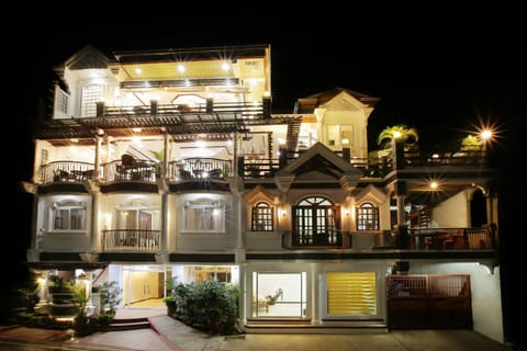 Facade/entrance, Night