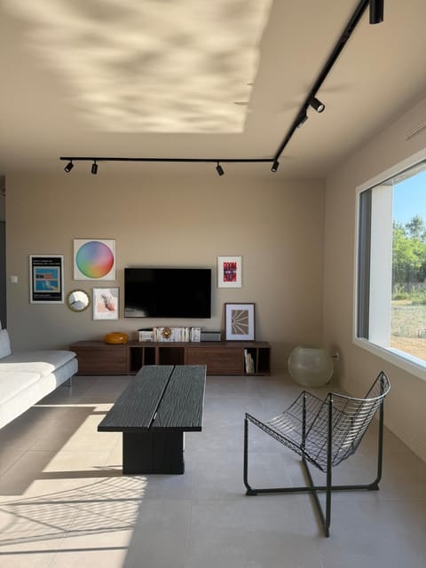 Communal lounge/ TV room, TV and multimedia, Living room