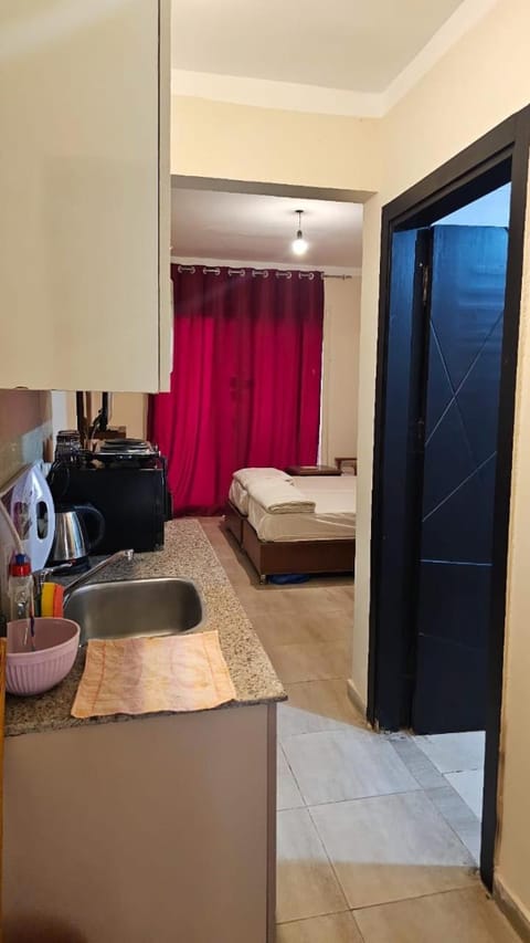 Bed, Kitchen or kitchenette, Bedroom
