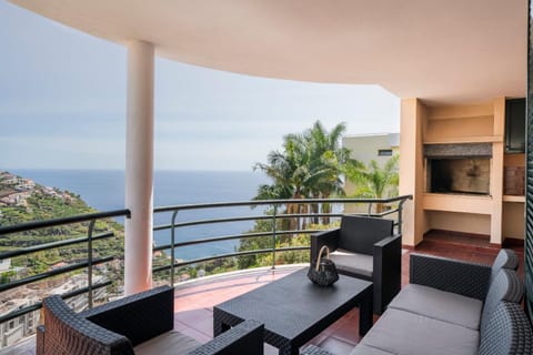 View (from property/room), Balcony/Terrace, Seating area, Sea view