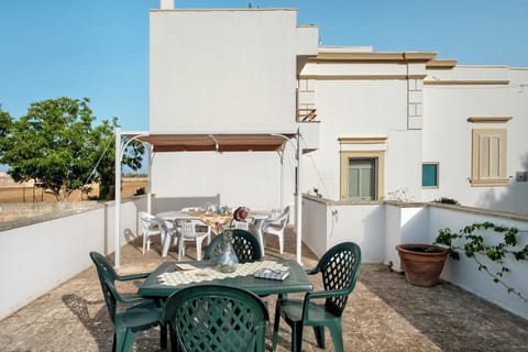 Property building, Balcony/Terrace, Living room